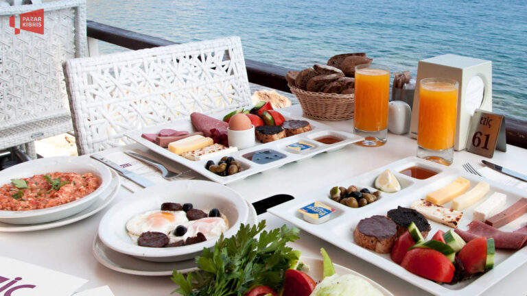 صبحانه در رستوران ازیج