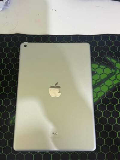 iPad 9th Gen 64GB (Gray) — Clean Condition