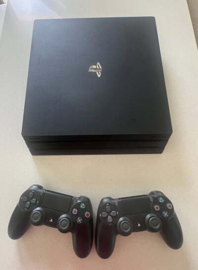 PlayStation 4 Pro (Jailbroken) + 13 Games