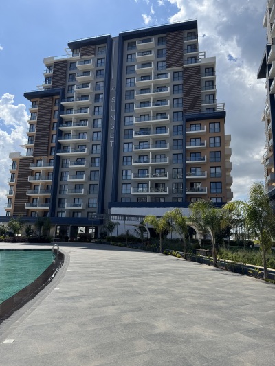 Prime 2-Bed Ocean-View Apartment for Sale | Long Beach (Riverside)