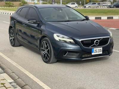 2019 Volvo V40 Cross Country T5 | 242 HP