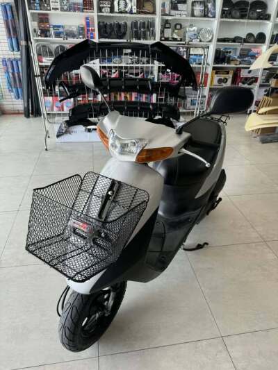 Suzuki Lets 50cc (2014) – Clean Garage Kept Scooter